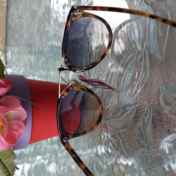 NWT Foster Grand sunglasses. - Picture 4 of 4